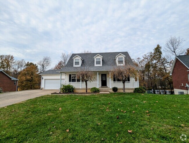 Building Photo - LARGE HOME WITH POOL IN CENTRAL HARDIN COUNTY