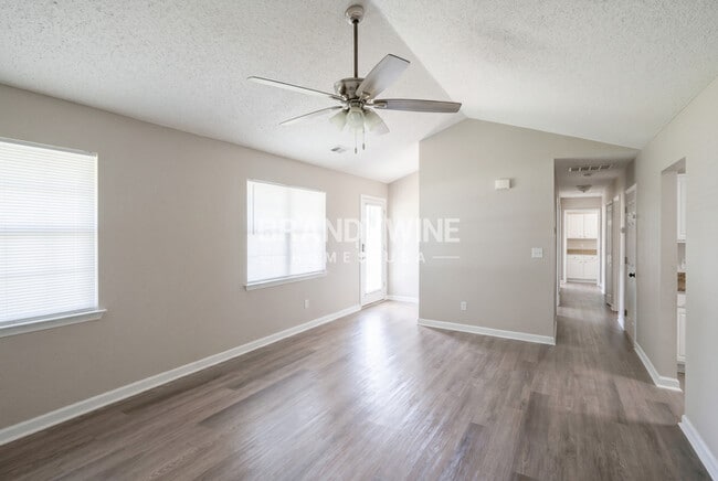 Photo - 104 Dana Dr