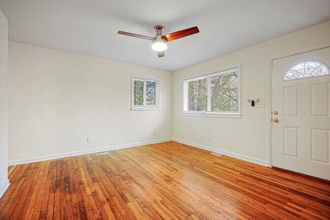 Photo - 607 N Greensboro St Unit B