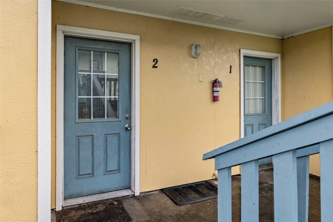 Building Photo - 1914 Larrabee St Unit 2 Rental