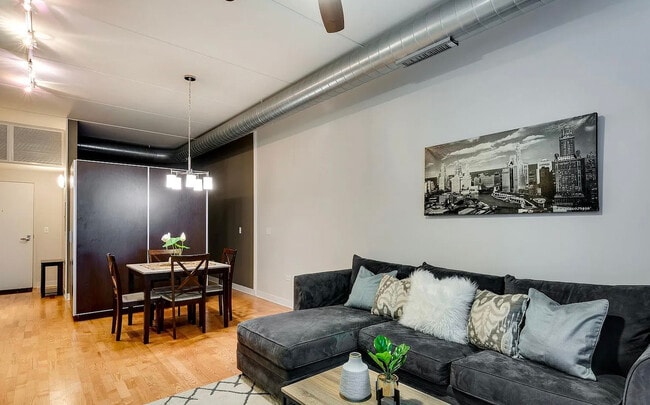 Photo - 660 W Wayman St