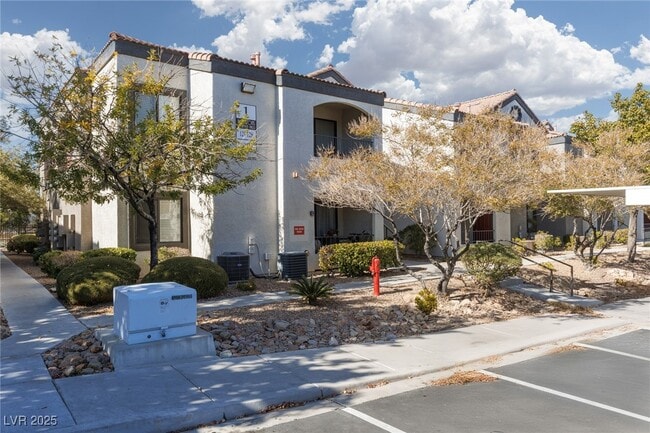 Building Photo - 950 Seven Hills Dr Unit 123