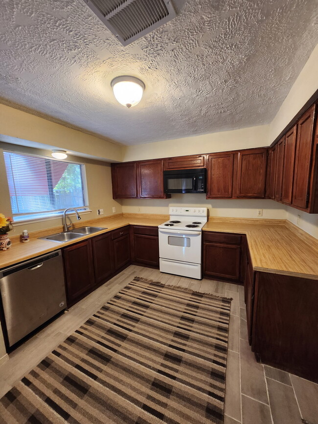 Photo - 10047 Emerald Creek Dr