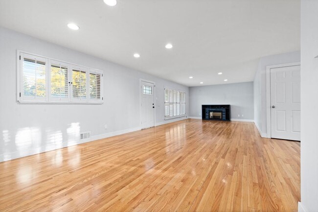 Photo - Available NOW! 4 Bedroom 3 Bath Beautiful Home