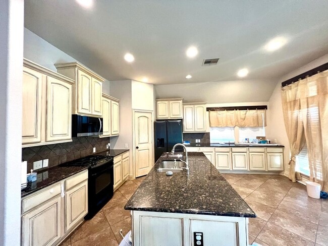2801 Field Hollow Dr