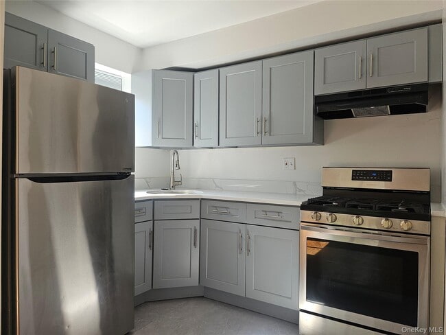 Building Photo - 39-22 211th St Unit 2ND FL