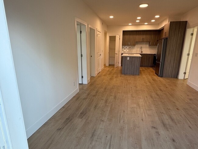 1036 Coronation Ave Unit 102