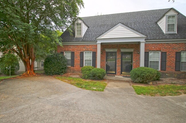 Available July 11th – Charming 3 Bed / 2 B... - Available July 11th – Charming 3 Bed / 2 B... Townhome