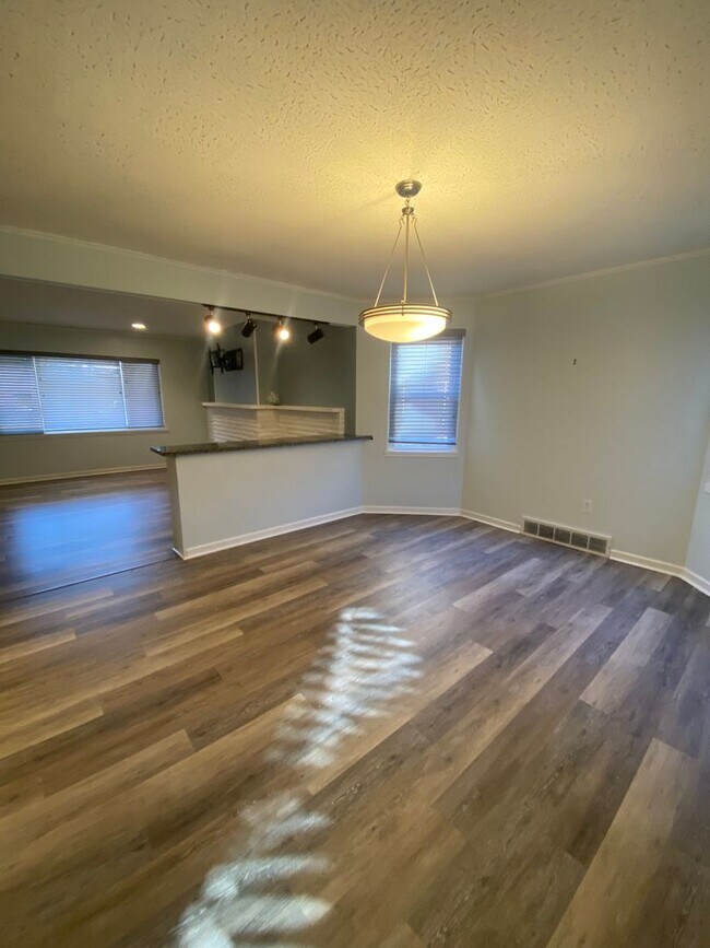 Photo - 4 Bedroom/ 2 Bathroom House in Dormont Available 7/1/2026