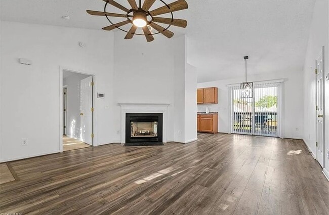 Photo - Charming 3Bed/2Bath house with 1 car garag...