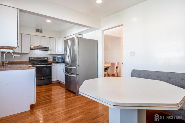 Photo - 424 Middlewood Rd