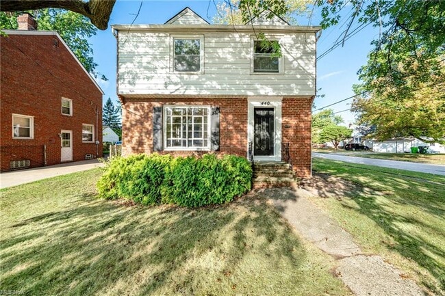 Building Photo - 440 E 250th St