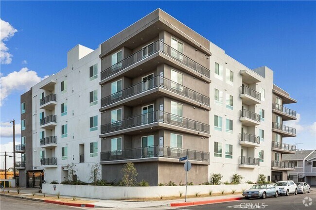 Building Photo - 11714 Archwood St Unit 206-206 Rental