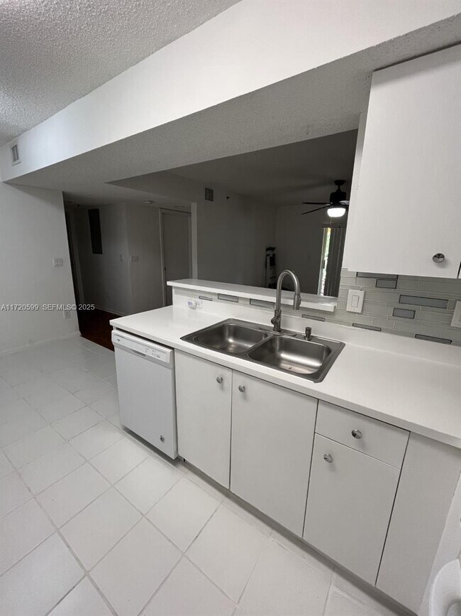 Photo - 5540 NW 61st St Unit 422