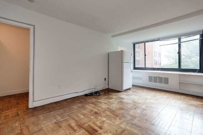 Building Photo - Spacious & Bright Unfurnished Studio at Ri... Rental