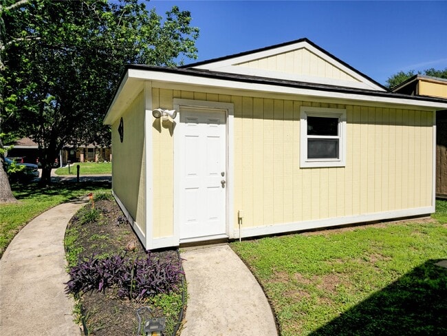 Photo - 725 Illinois Ave