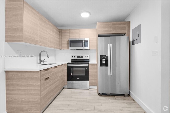 Building Photo - 810 Salzedo St Unit 21 Rental