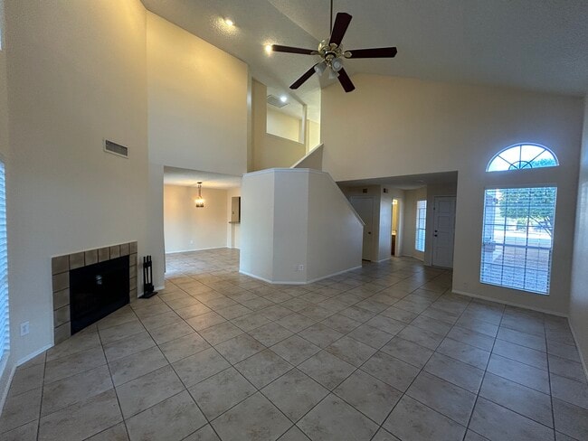 505 E Kerry Ln