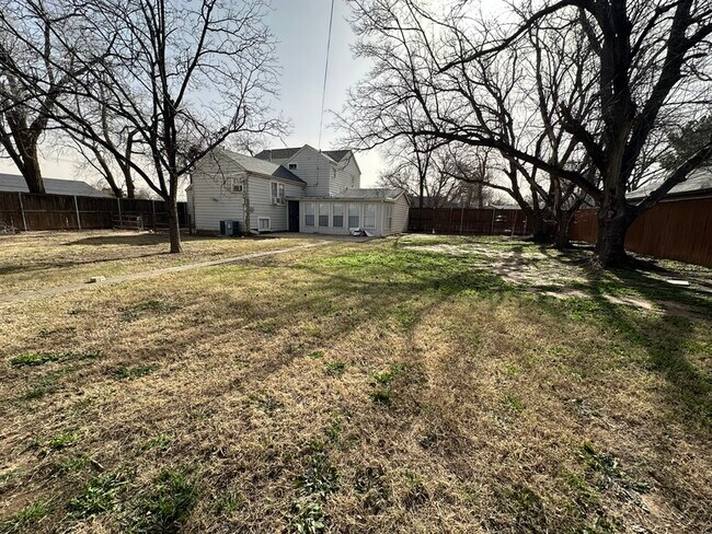 Photo - 2504 25th St