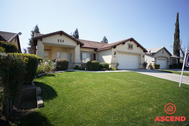 Building Photo - Beautiful Home Off of Coffee and Olive!