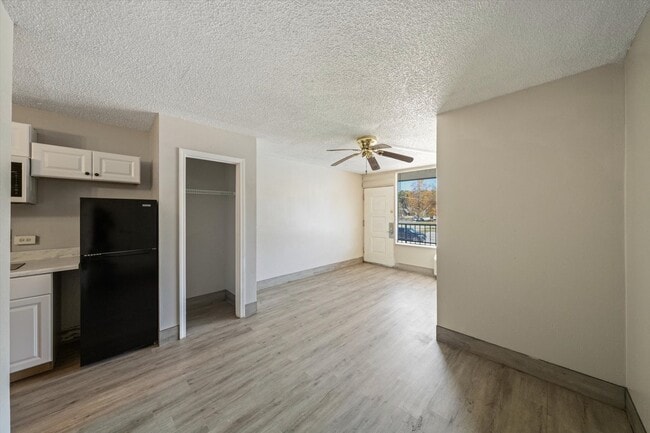 Photo - 4025 Parkway