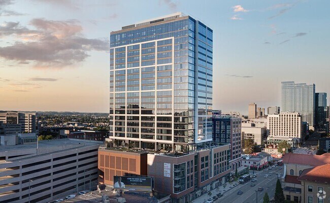 Building Photo - 2010 West End Rental