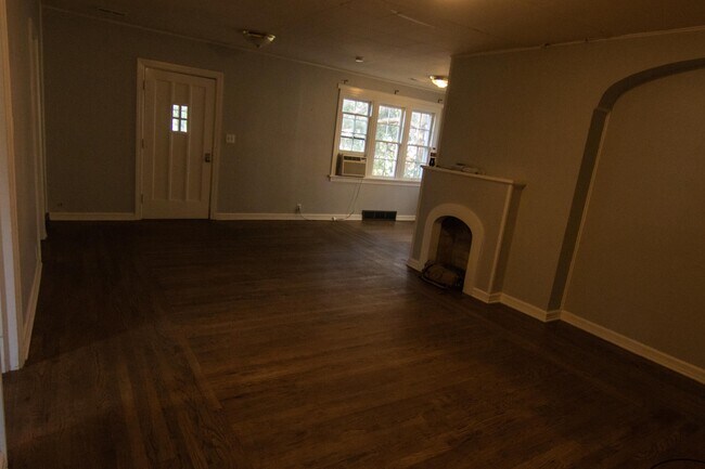 Photo - 810 E Lewis St