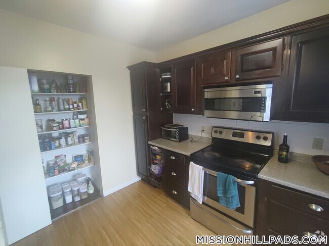 Building Photo - 1578 Tremont St Unit 4 Rental