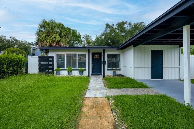 Building Photo - Contemporary 3-Bed, 2-Bath Home for Rent i...