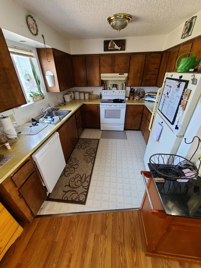 Photo - 2823/25 Shan Dr. Duplex Unit 2823 Shan Dr.