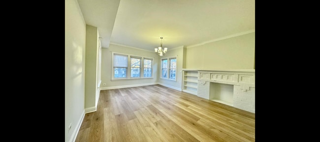 Building Photo - 6228 N Artesian Ave Unit 2