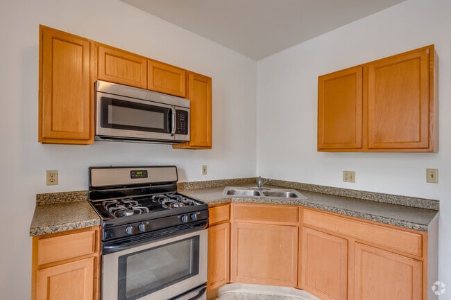 3 BR, 1 BA - 1,100SF