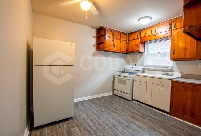 Photo - 944 St Charles Ave NE