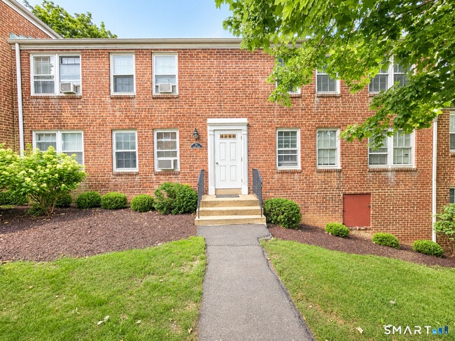 Building Photo - 29G Clarmore Dr Unit 2A