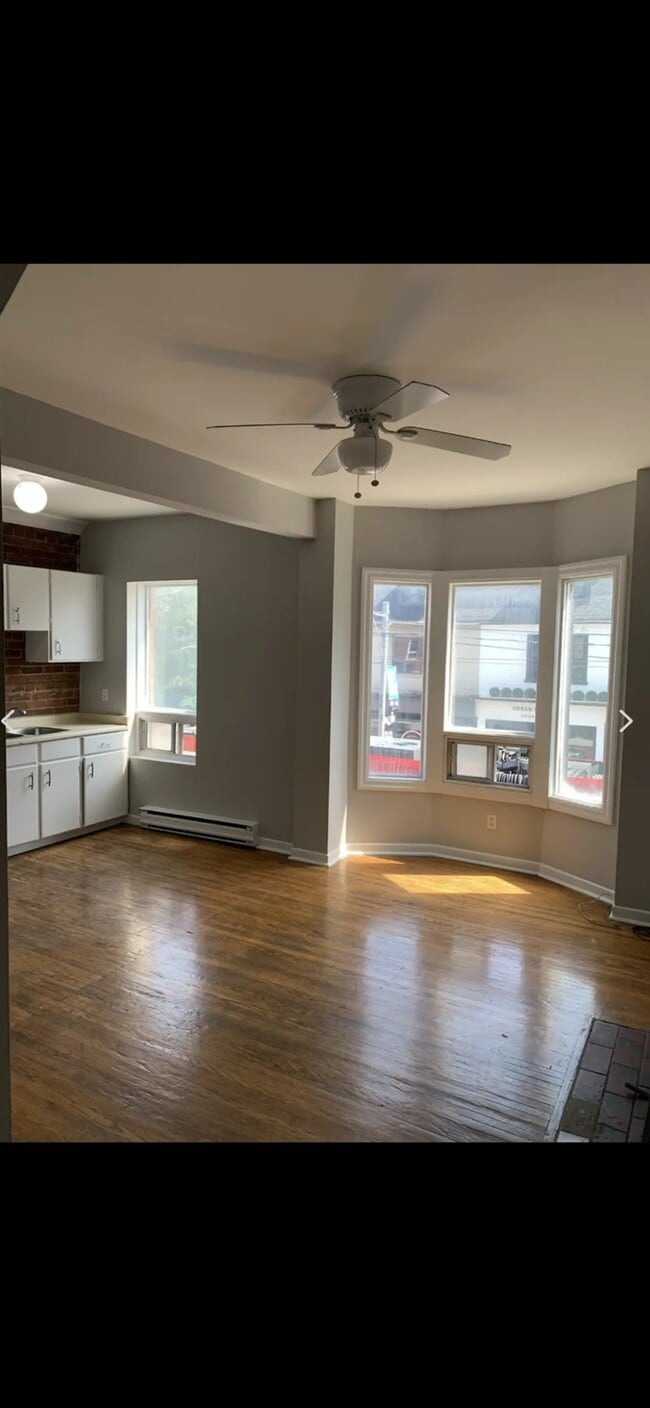 Photo - Bright 1 Bedroom in the Heart Of Leslieville Unit 1
