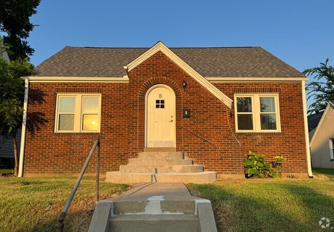 Building Photo - Charming 3 Bedroom / 1 Bath House with Ori...