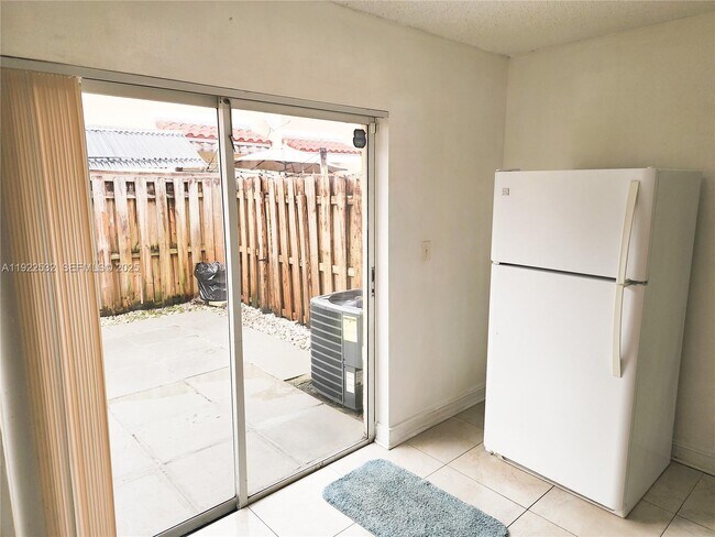 Photo - 562 NW 82nd Pl