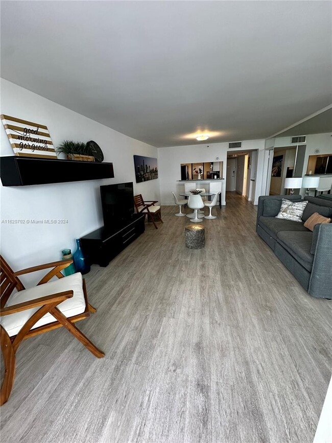 Photo - 1717 N Bayshore Dr Unidad A-1649