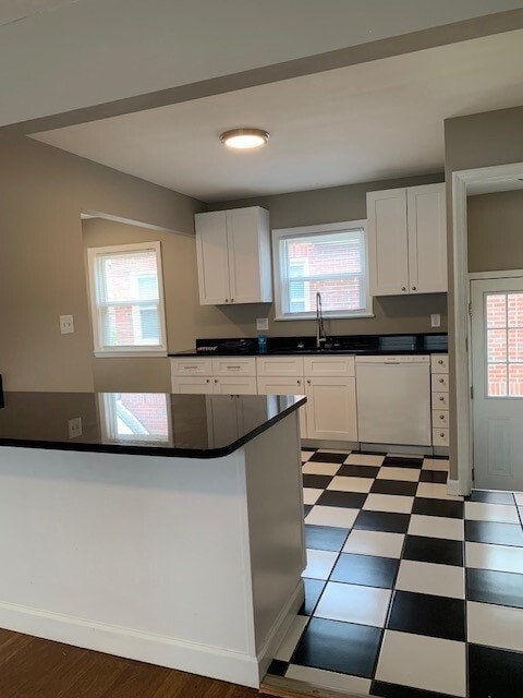 Photo - 637 W 44th St