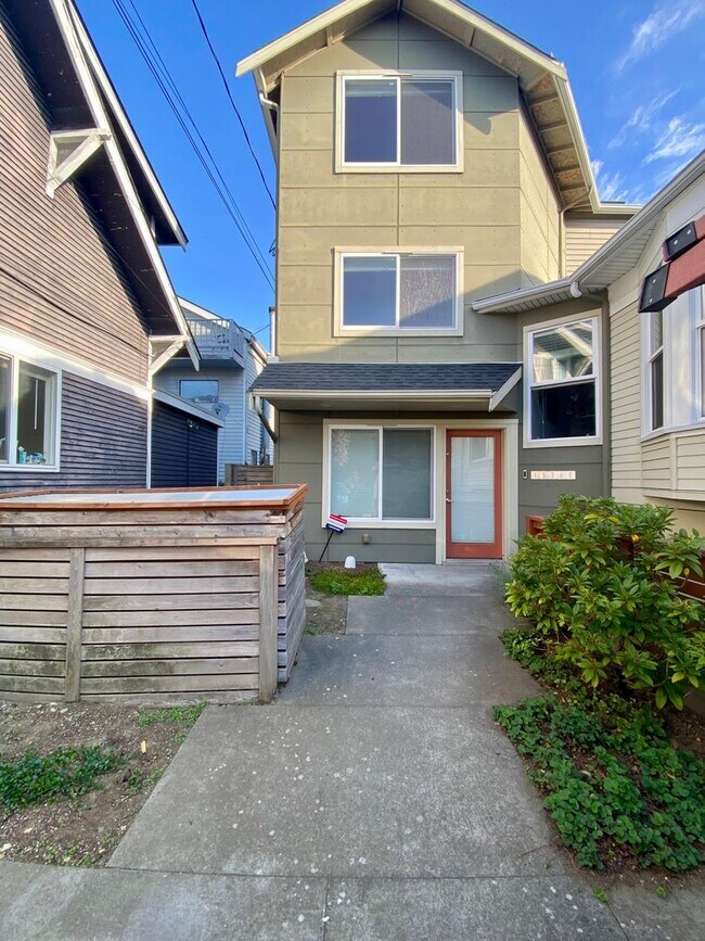 NO TRICKS ALL TREATS! 500 OFF First Month!! Townhome Townhome Rental