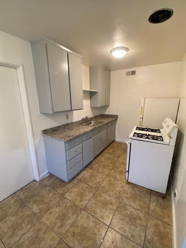 Photo - 4348 E Fairfax Ave Unit 4348