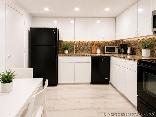 Photo - 401 Golden Isles Dr Unit 402
