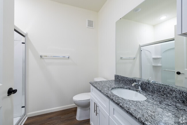 2BR, 2BA - 1,101SF - Bathroom