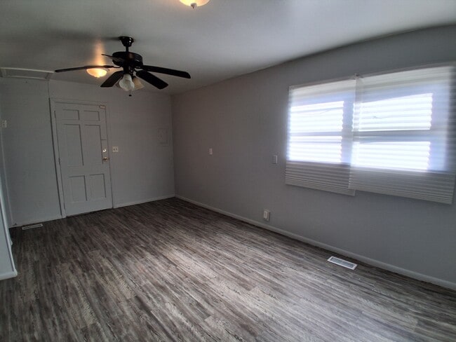 Photo - 1001 Koehn Dr