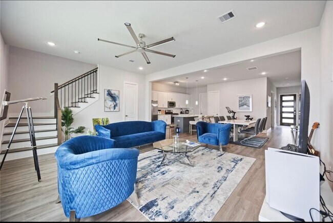 Photo - 4614 Redbud St