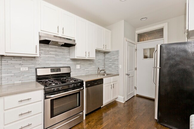 Photo - 2209 W Foster Ave Apartment Unit 3