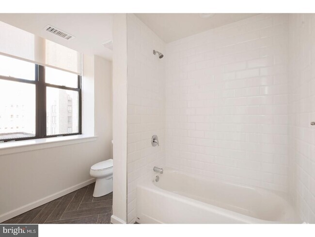 Building Photo - 220 S 16th St Unit 901 Rental