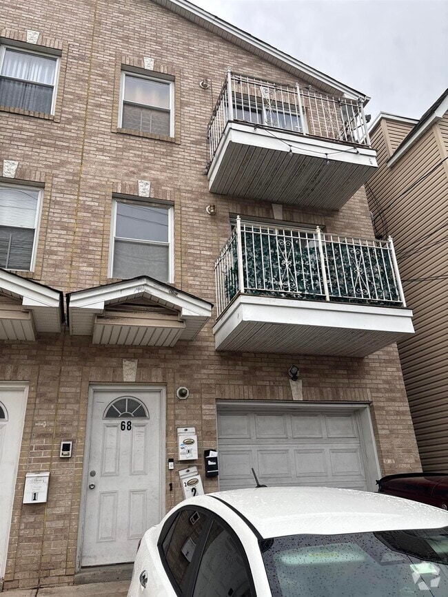 Building Photo - 68 Pamrapo Ave Unit 2 Rental