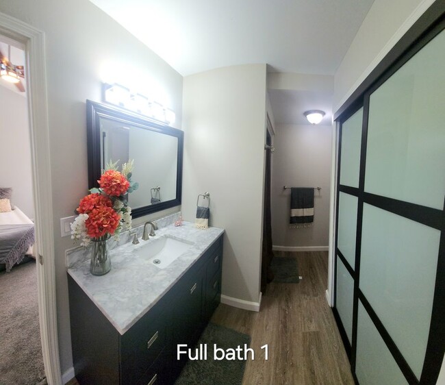 Photo - 3697 Floretta St
