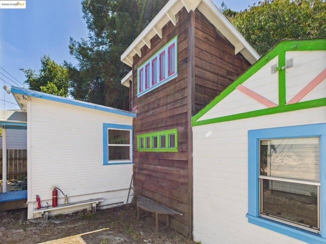Building Photo - 1545 Mariposa St Rental